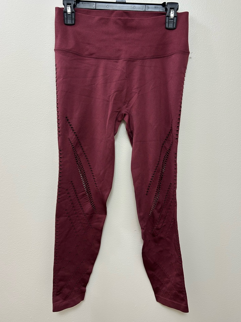 Victoria Sport Maroon Leggings (Size -L)